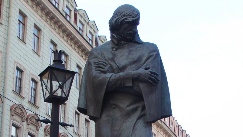 Памятник Николаю Гоголю в Петербурге  Фото: globallookpress.com  Konstantin Kokoshkin