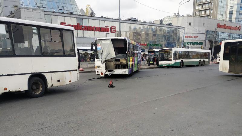 Остаться автобус. Автобус Луга Санкт-Петербург. 844 Маршрутка. Автобус Луга СПБ. Автобус Луга Санкт-Петербург 844.