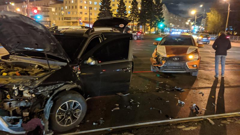 Происшествия спб за сутки. Автоавария в Красногвардейском районе СПБ. Красногвардейский район Санкт Петербург аварии. Авария в Санкт Петербурге в пятницу.