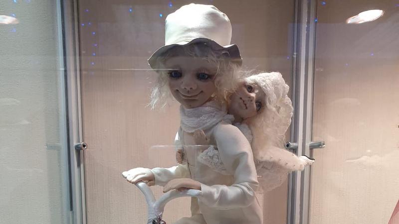 потерялась кукла. куклу зовут оранжевую коровку кейси. потерялась кукла. потерялась кукла. кукла умница анюта.