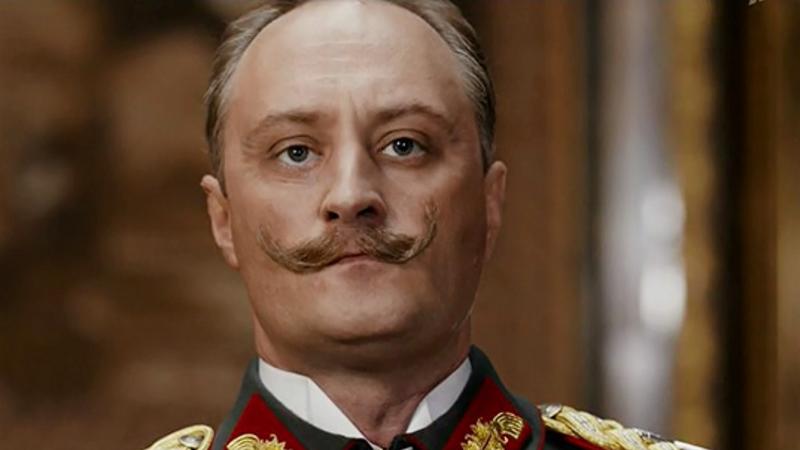 Андрей Зибров в сериале «Троцкий»   Фото: kino-teatr.ru