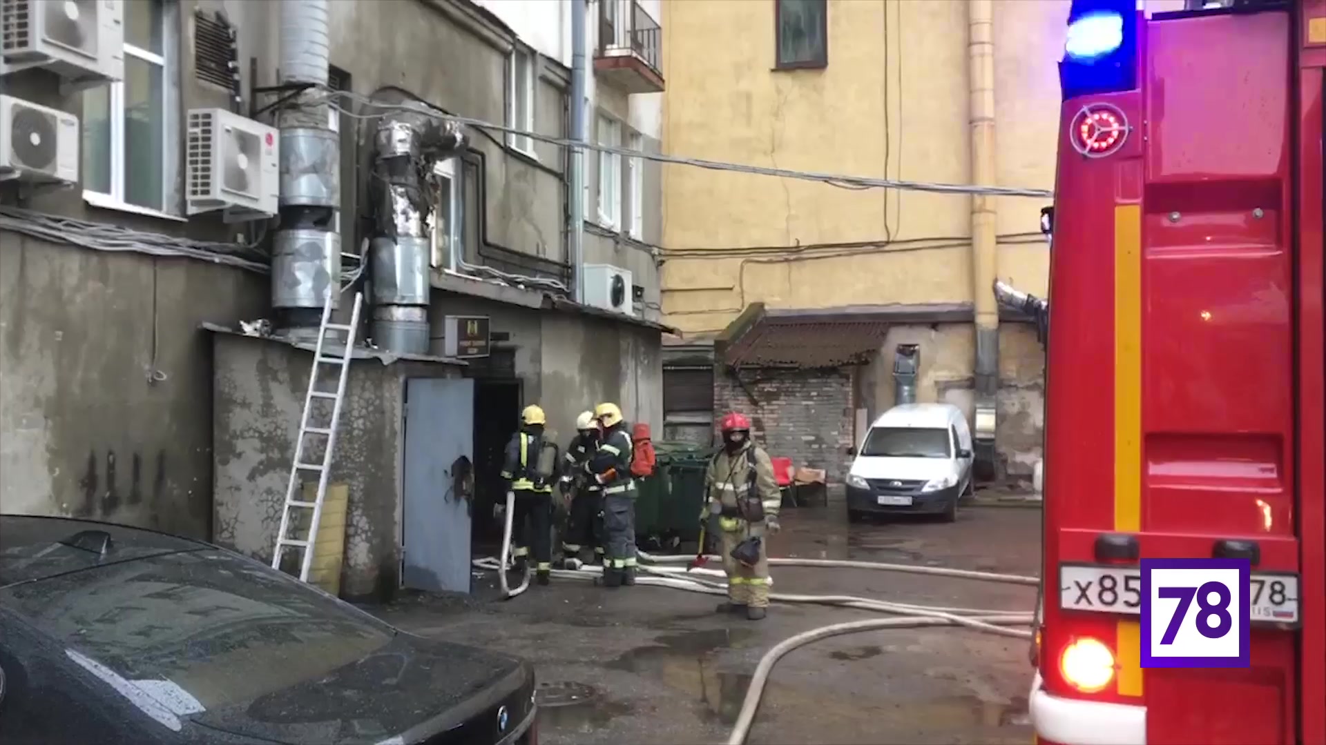 В Петроградском районе произошёл пожар в бизнес-центре «Троицкий»