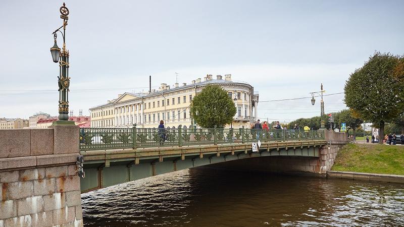 Театральный мост. 2-Й садовый мост в Санкт-Петербурге. Мойка Петербург 2 садовый мост. 2ый садовый мост СПБ. Деревянные мосты через мойку.