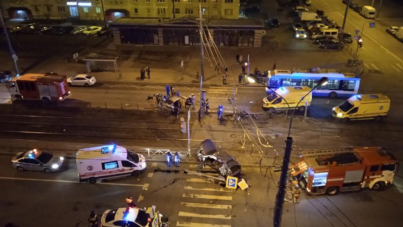 купчино сейчас. дтп и чп сегодня в купчино. что случилось в купчино. что случилось в купчино. питер купчино дтп вчера столкнулись машины хендай грета.