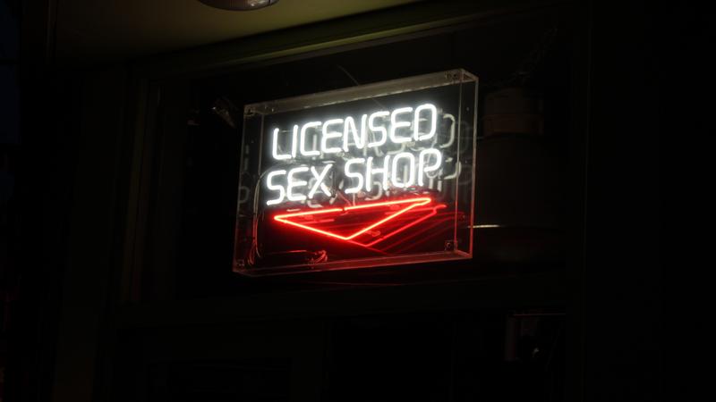 Бизнес-идеи Японии: Бар-секс шоп