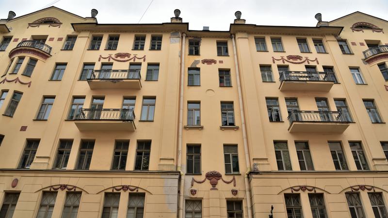 Управляющую компанию привлекли к ответственности за протечки в доме Алексея Германа