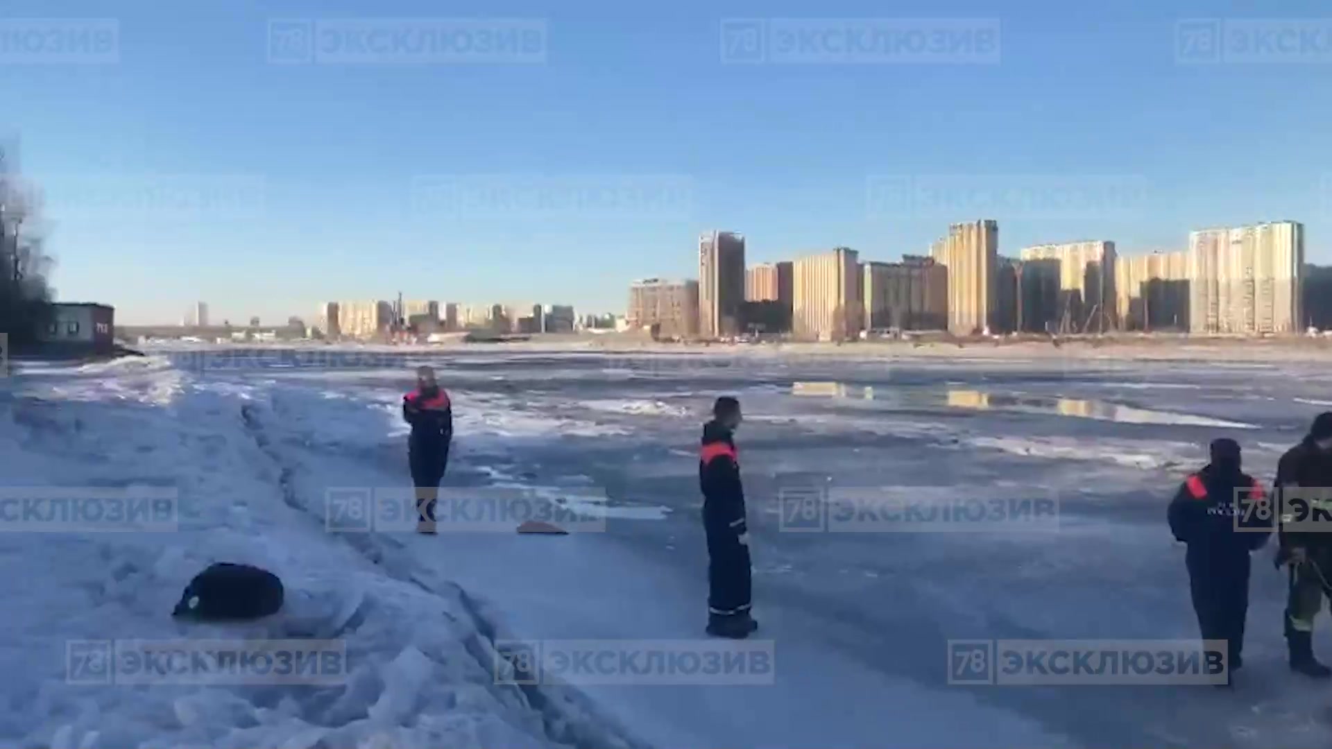 Два человека утонули за полчаса в Неве у проспекта Обуховской Обороны