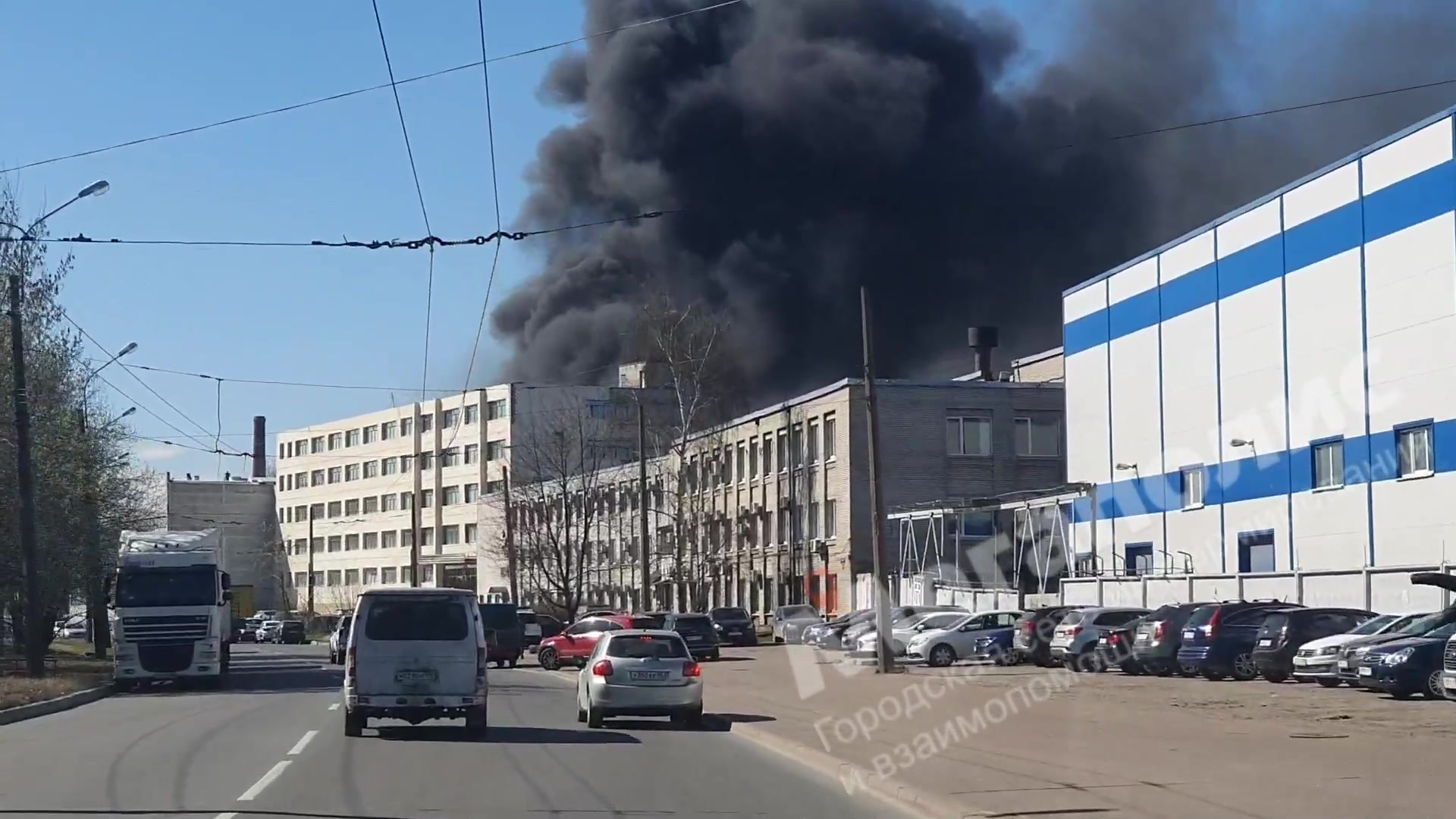 На Седова загорелся Уральский завод арматуры – видео