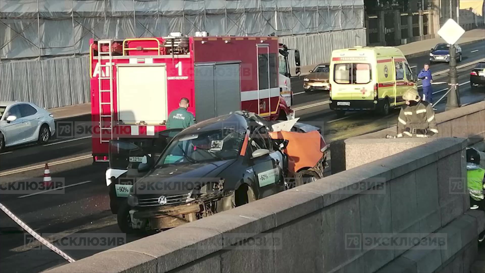 Девушка упала в Неву после ДТП с каршерингом – видео