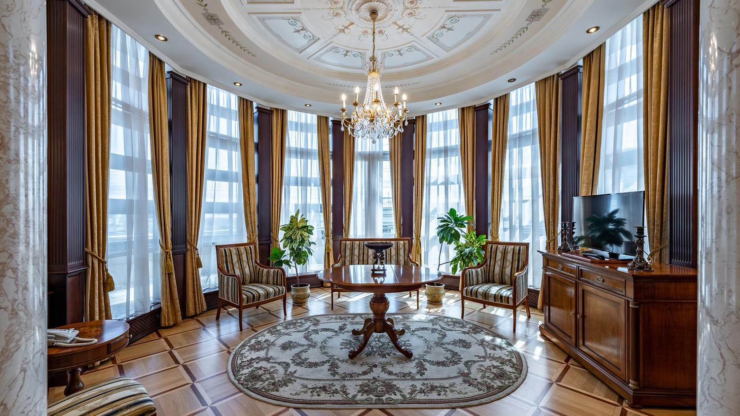 Фото: grandhotelemerald.com