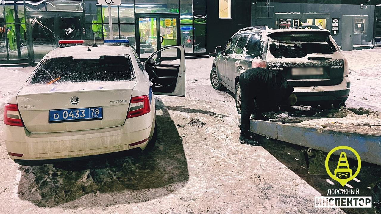 Нетрезвого водителя с женой-блогером задержали на севере Петербурга