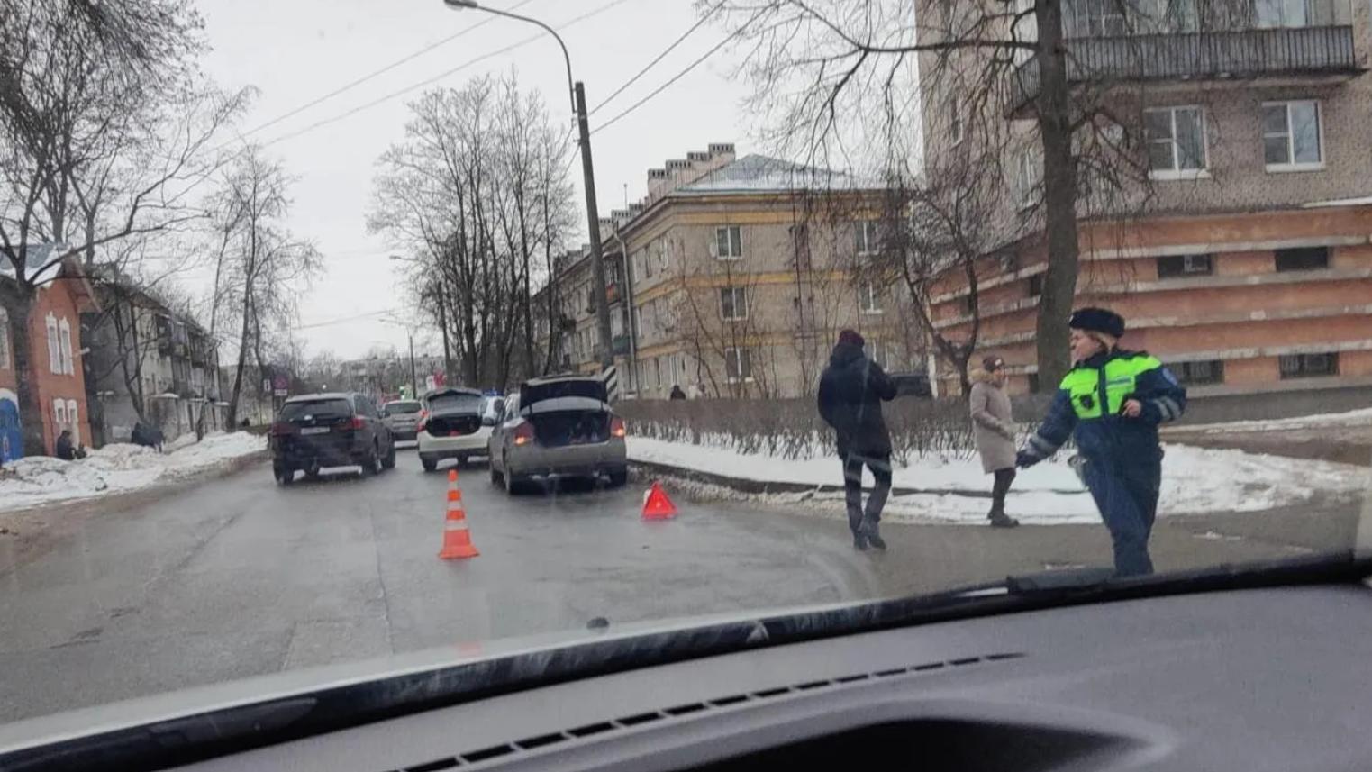 Дети, грузовики и погода – всё о главных ДТП прошедшей недели в Петербурге  и Ленобласти