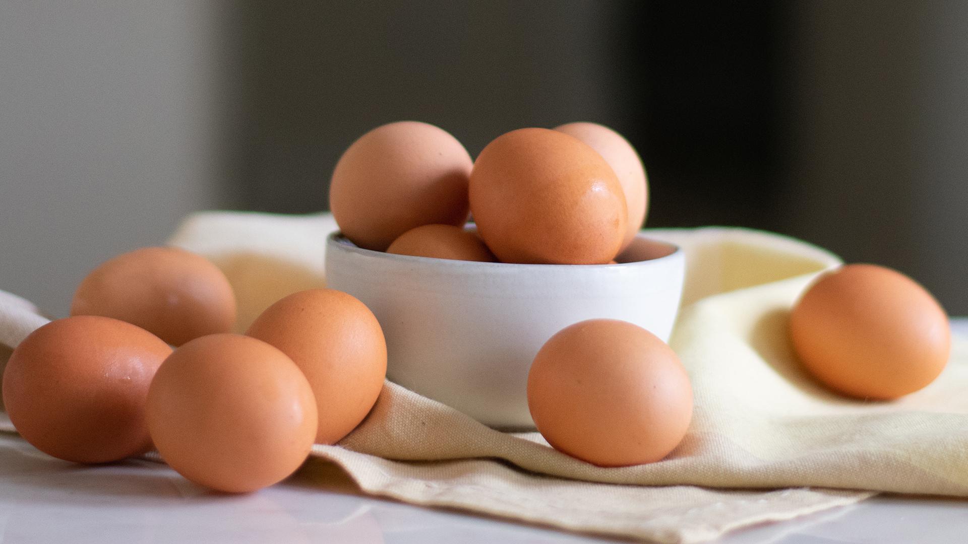 Как выбирать вкусные и полезные яйца и не переплачивать