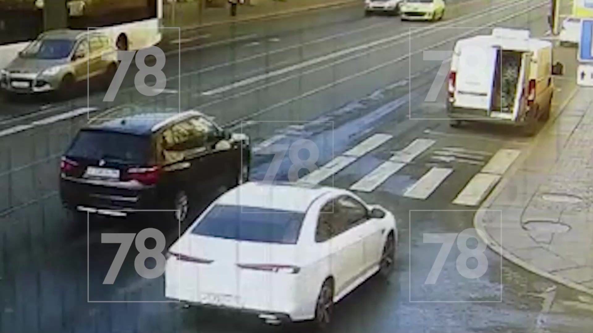 Таран дома на углу Садовой и Гороховой автомобилем Kaiyi попал на видео