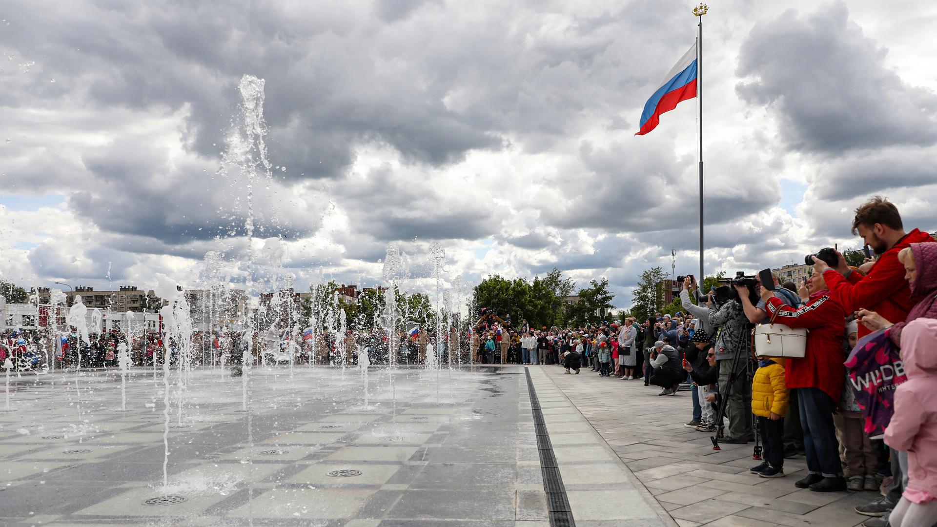 В Колпино завершили новое общественное пространство с большим фонтаном