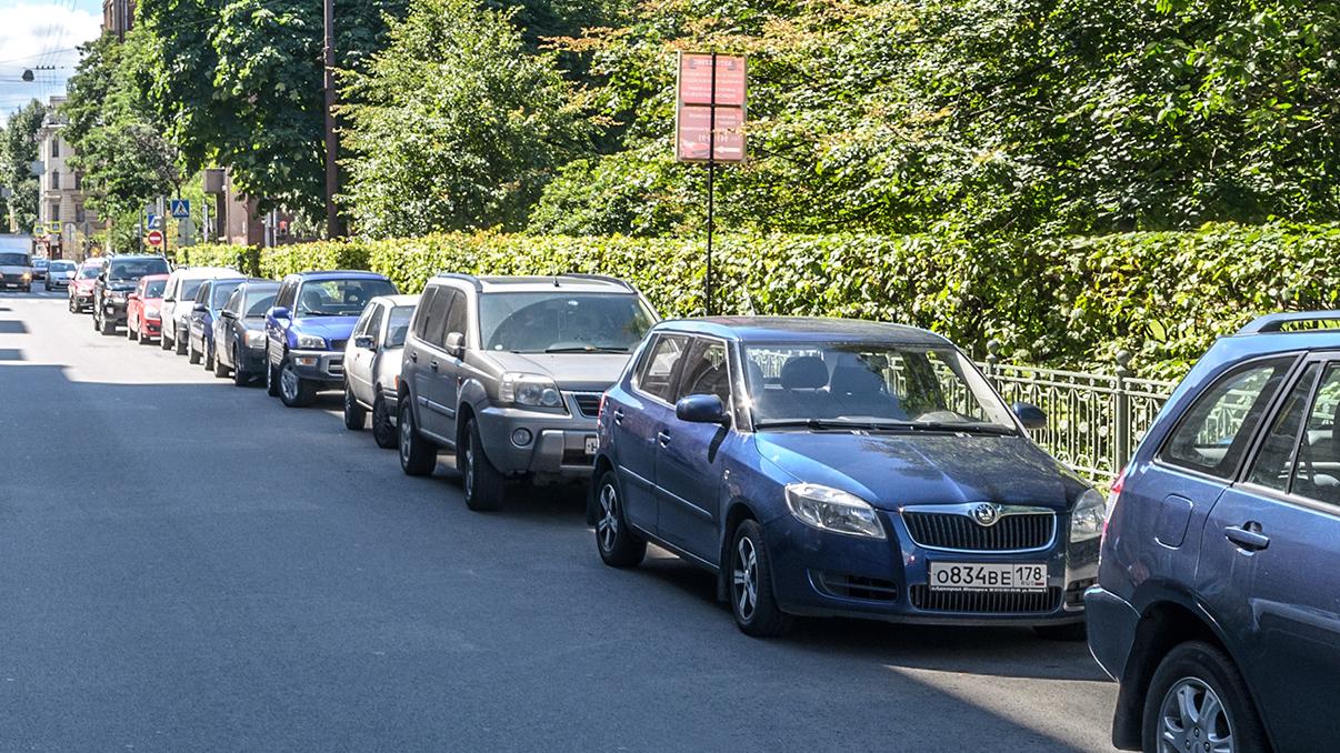 С 1 июля парковка в Петроградском районе Петербурга станет платной: что  делать?