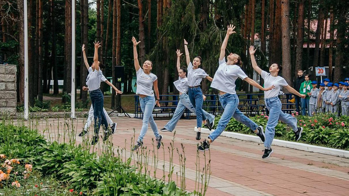 Стартовала третья смена «Петербургских каникул» для школьников из Мариуполя