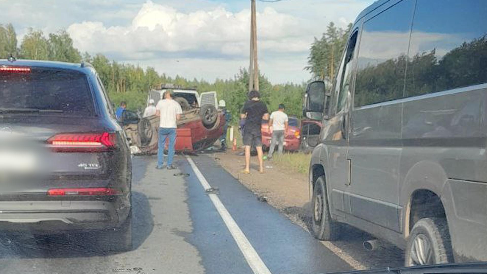 Две легковушки превратились в груду металла после ДТП на Приморском шоссе