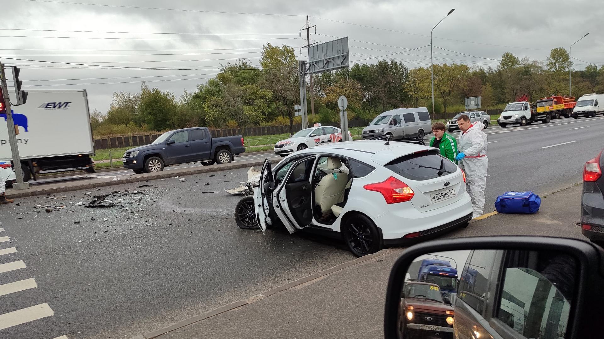 Машина спасателей попала в ДТП на Софийской улице