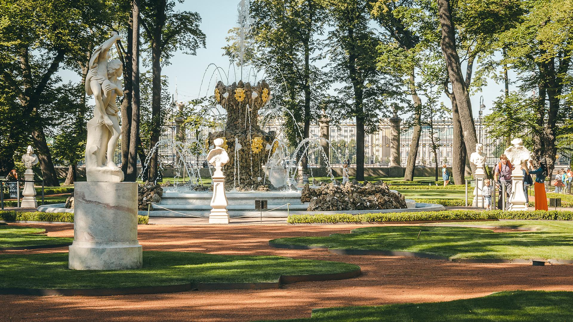 Виды летнего сада