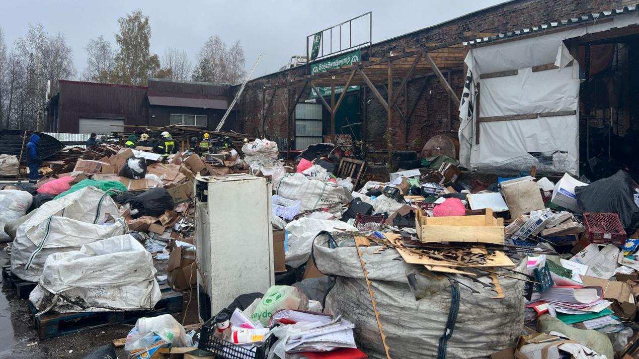 Прокуратура проводит проверку после пожара в пункте приёма вторсырья во  Всеволожске