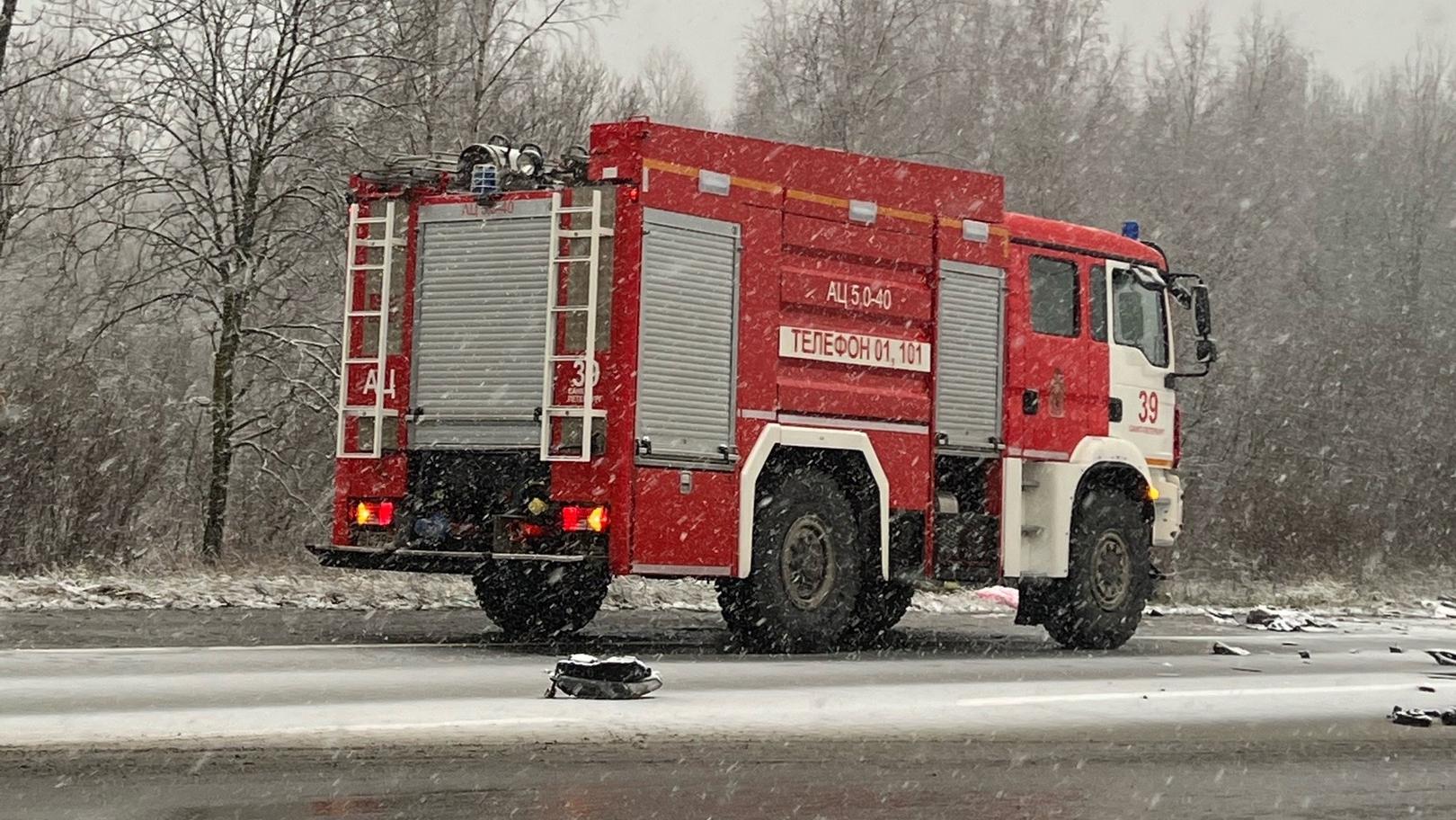 Водитель Toyota погиб при столкновении с большегрузом у кладбища на  Волхонском шоссе