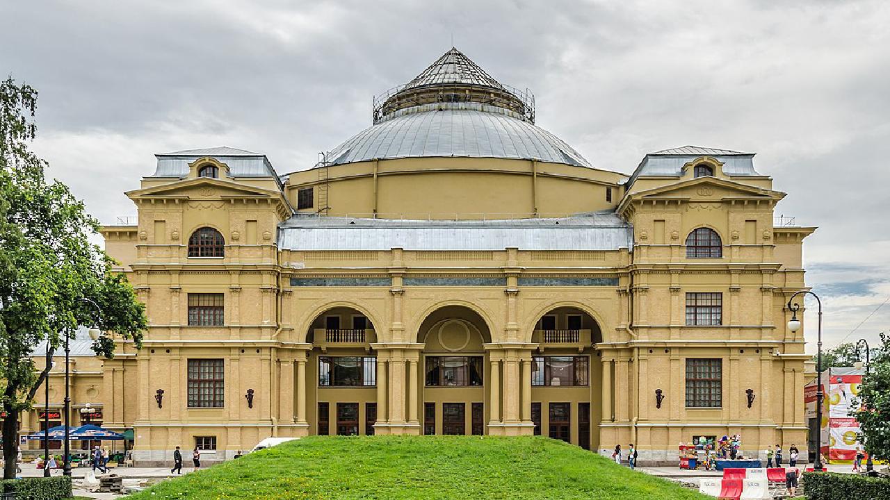 Какие интересные театры Петербурга обязательно нужно посетить