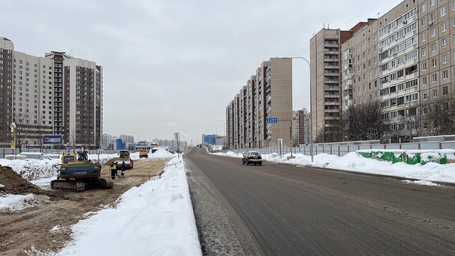 В Петербурге открыто рабочее движение по путепроводу через Московское шоссе