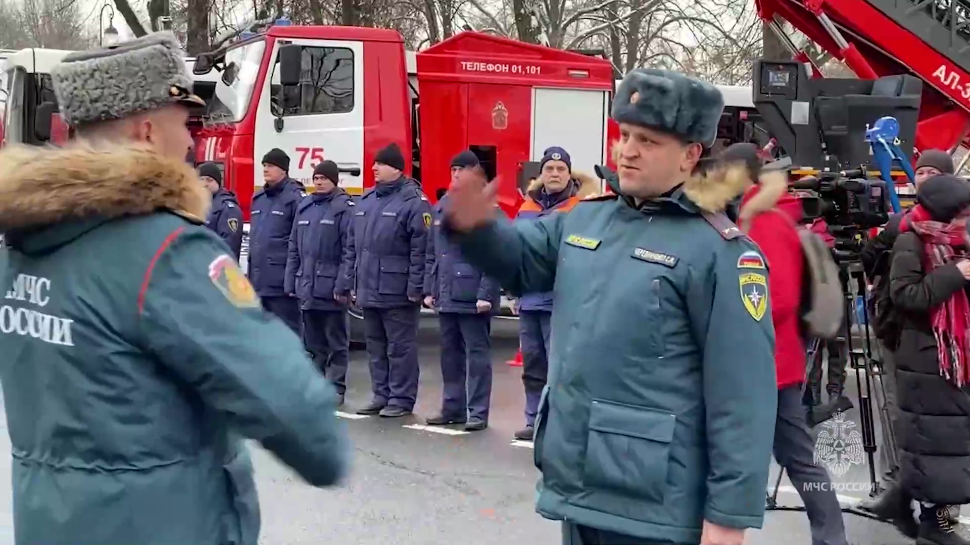 Пожарно-спасательному гарнизону Петербурга передали 20 единиц новой техники