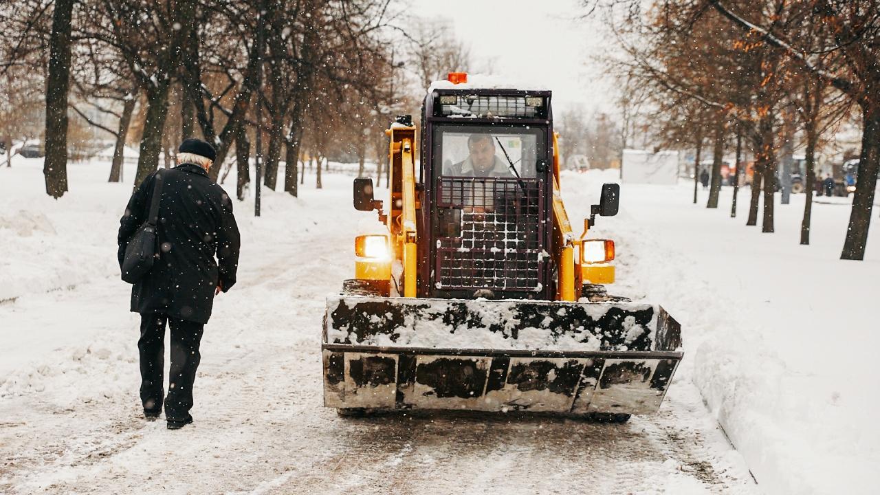 Кому жаловаться на плохую уборку снега в Петербурге