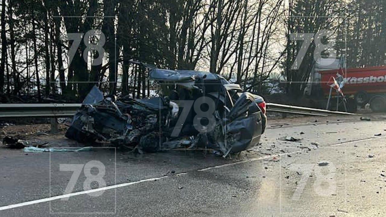 Глава гатчинского отдела СК устроил ДТП, велосипедиста убила дверь:  подборка ДТП за неделю