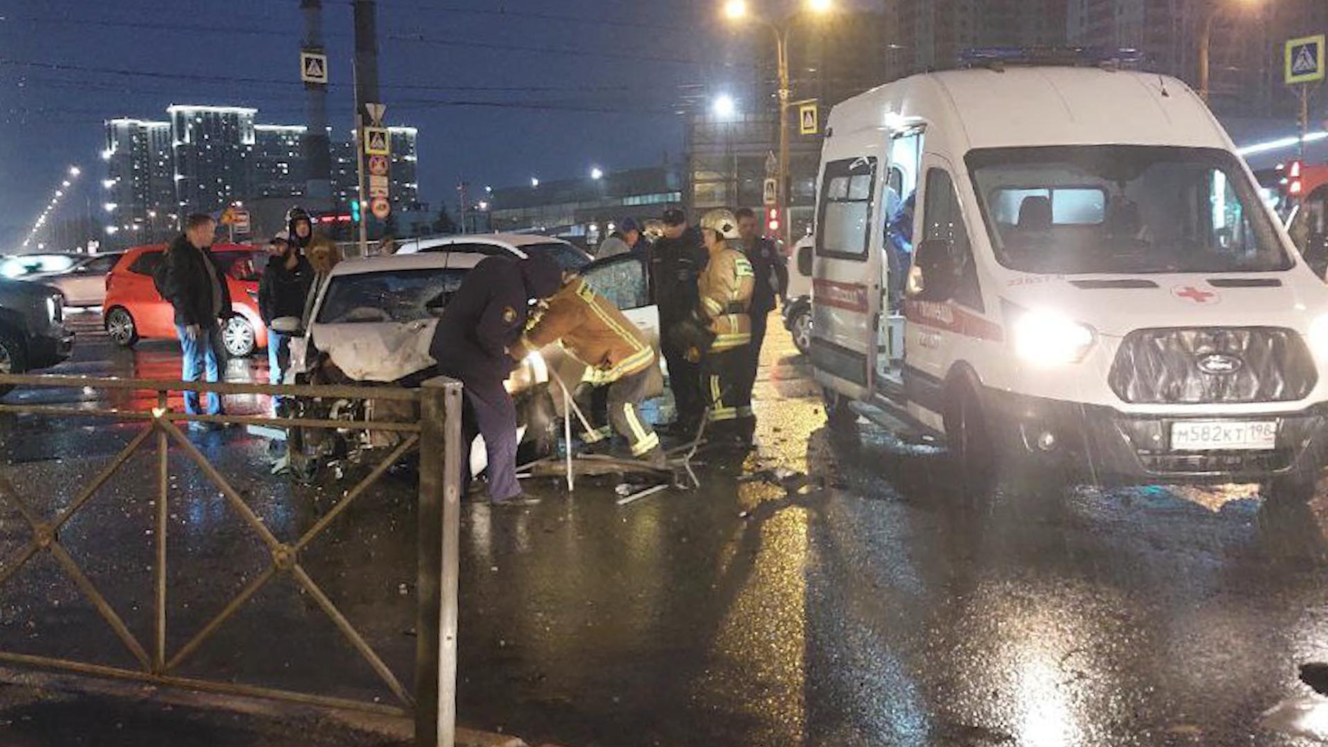 Массовое ДТП на М-10 и горящий грузовик: подборка самых жёстких аварий за  неделю