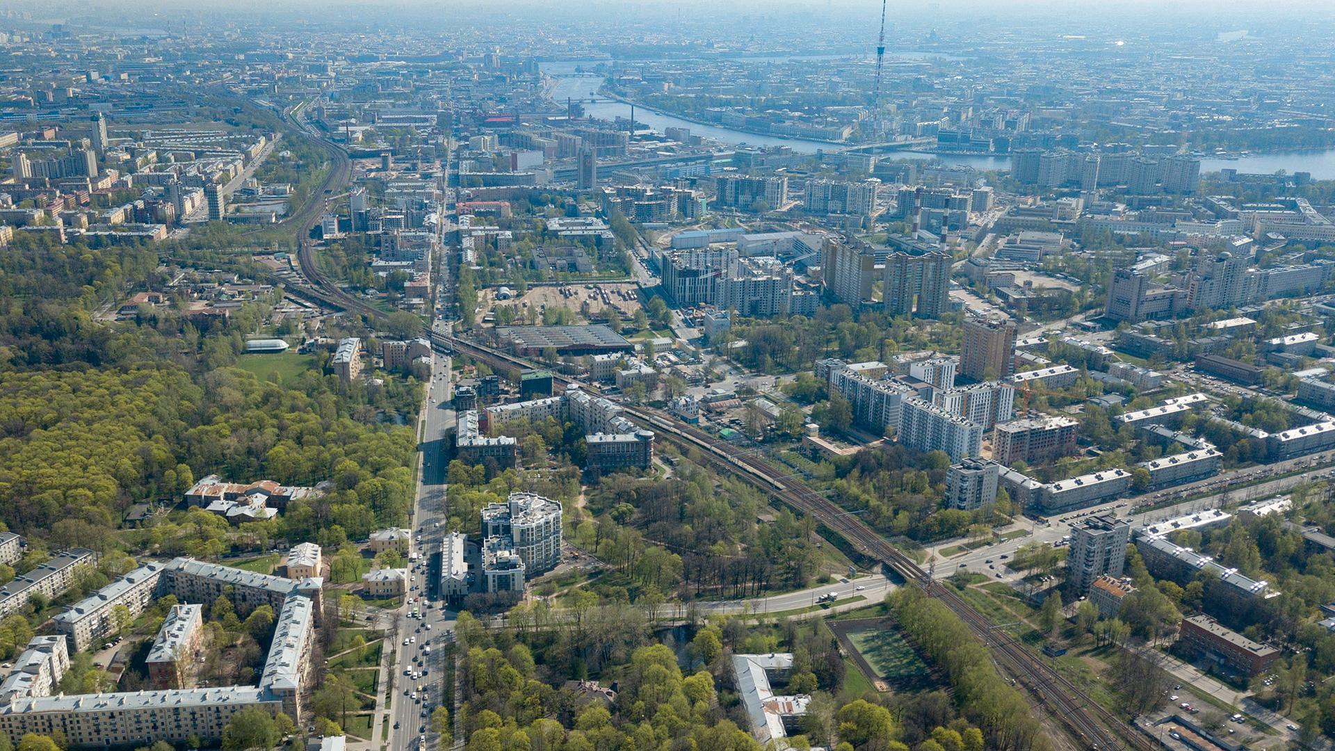 Выборгский район: лесопарки, сады и озёра против узких тротуаров и  переполненных урн