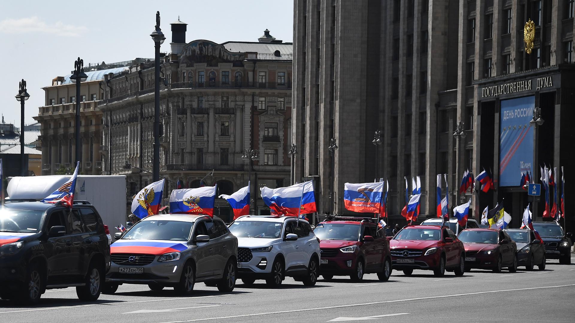 Куда пойти на День России 12 июня в Москве и Петербурге