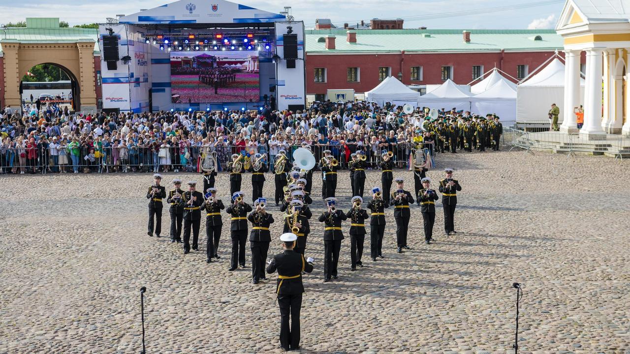 Куда пойти на День России 12 июня в Москве и Петербурге