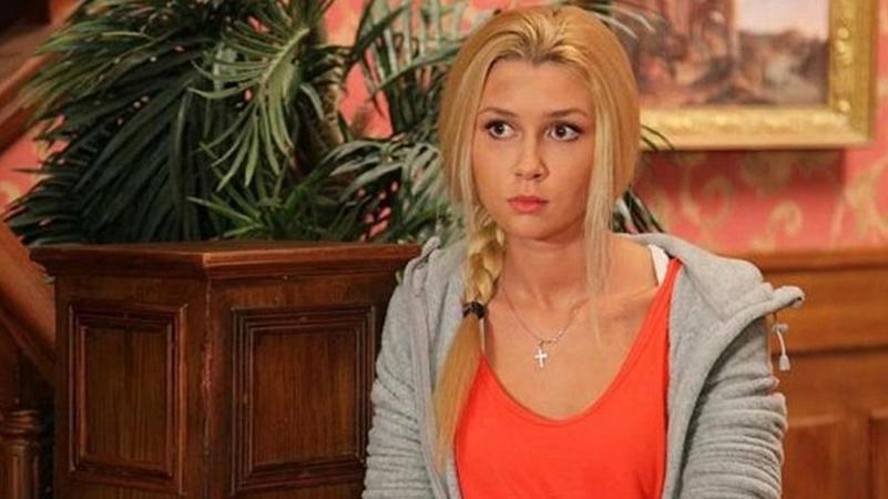 Анна в сериале »Закрытая школа