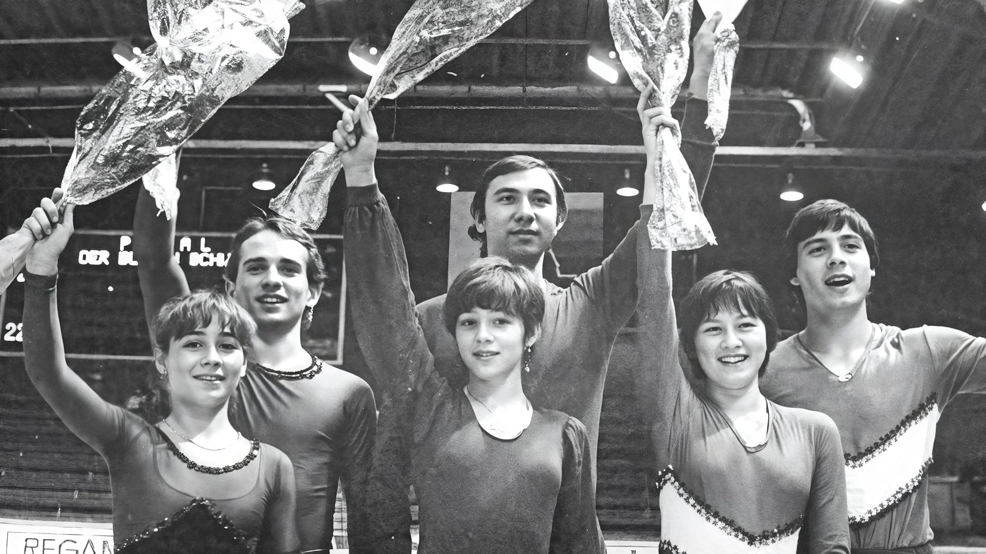 Инна Волянская в середине   Архивное фото