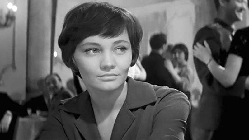 Күйеуін жасырын камераға алдаған орыс үй әйелі Жыныстық қатынас фильмін онлайн көріңіз