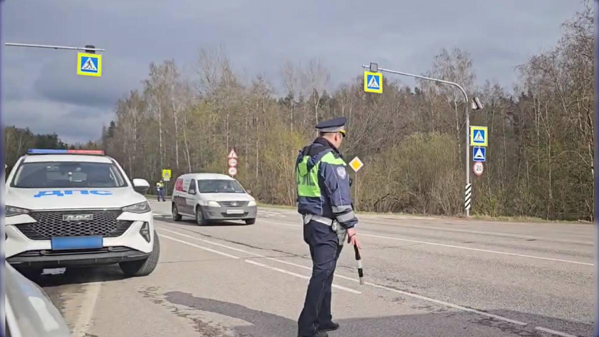Полиция ещё вчера досматривала машины в поисках подозреваемого  Фото: 78.ru