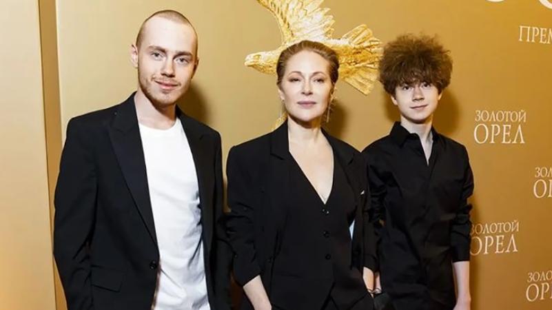 Наталья Рогожкина с сыновьями  Фото: instagram.com(запрещён в РФ) rogozhkina_queen