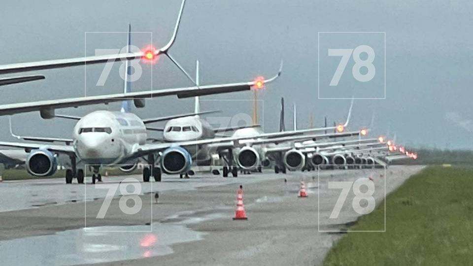 Пробка из самолётов в Пулково   Фото: 78.ru