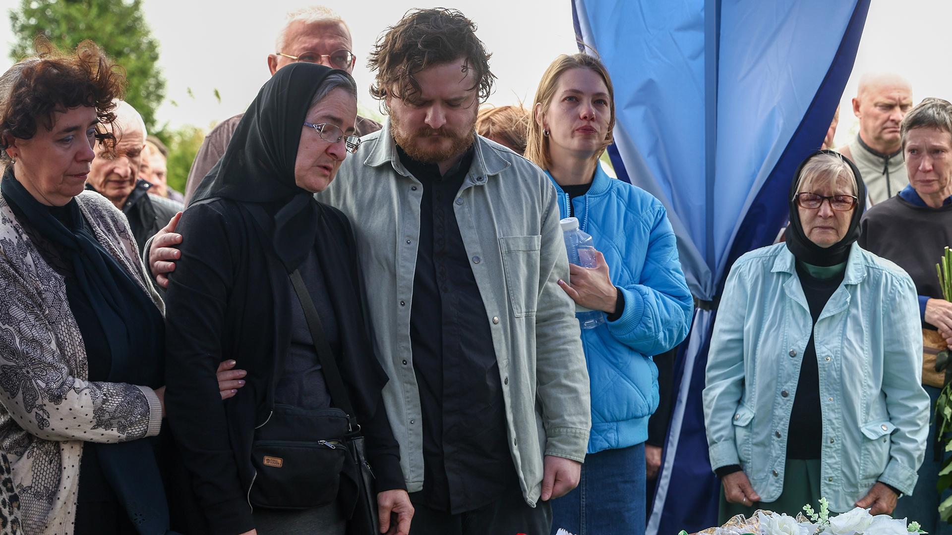 Вдова и сын актёра  Фото: Shatokhina Natalia globallookpress.com