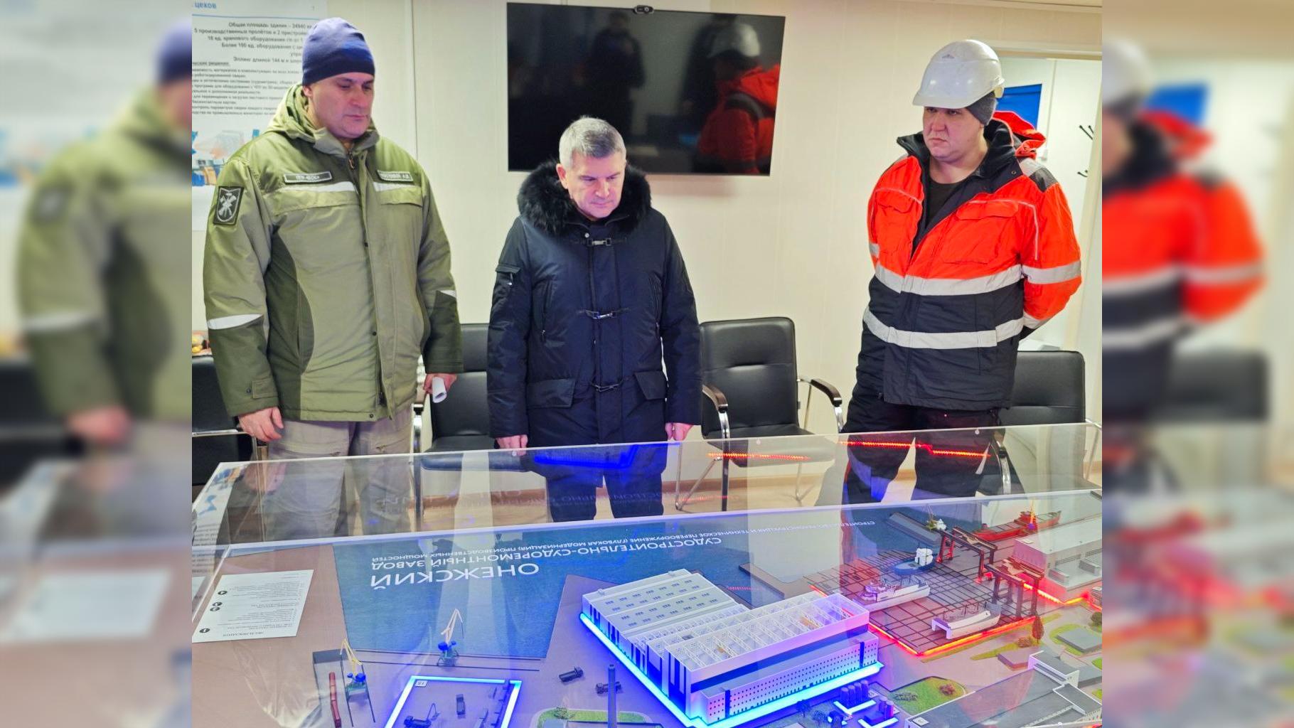 Андрей Мостовой (слева) и Игорь Маковский (гендиректор ВСК на тот момент)   Фото: t.me vskmo