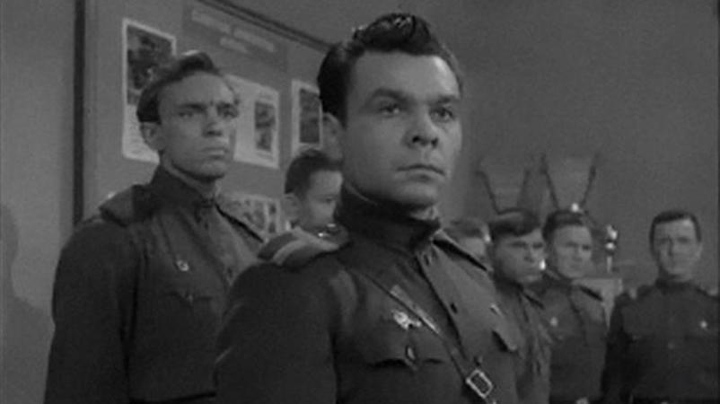 В фильме «В твоих руках жизнь» (слева) Фото: kino-teatr.ru