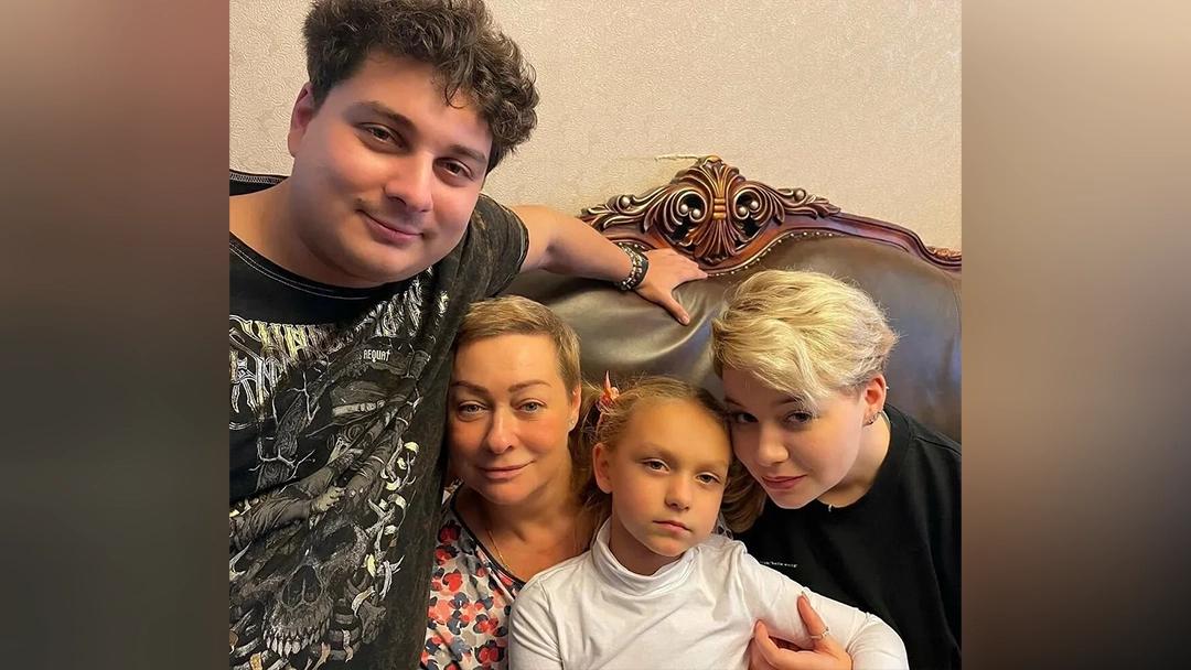 Мария Аронова с семьёй  Фото: соцсети актрисы