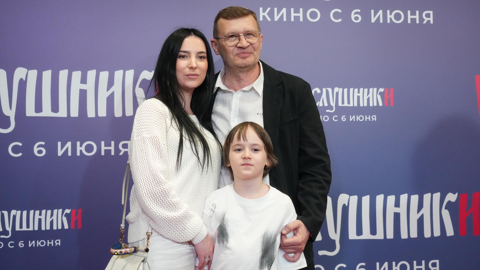 С женой Татьяной и сыном Максимом  Фото: ИЗВЕСТИЯ Дмитрий Коротаев